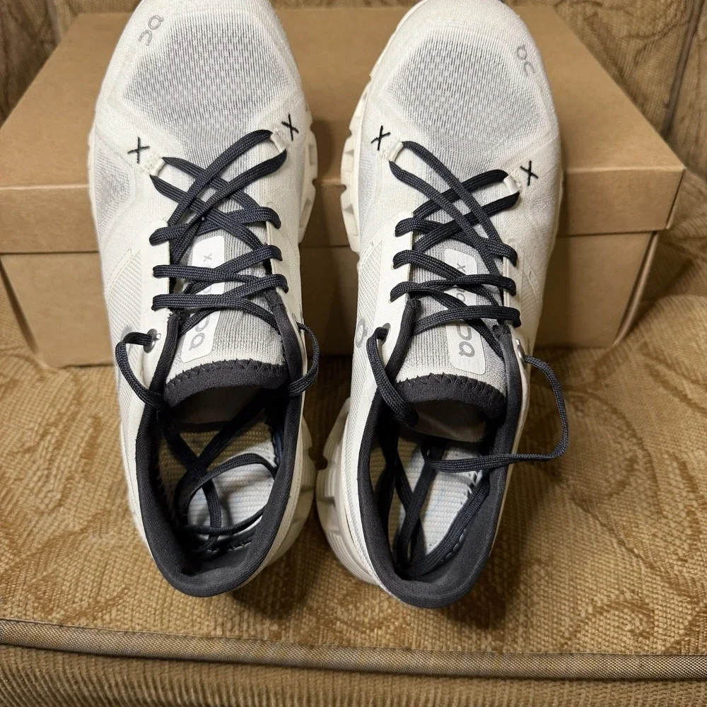 On Cloud X 3 Women's Road Running Shoes Size 8.5 White & Black Lace Up Athletic
